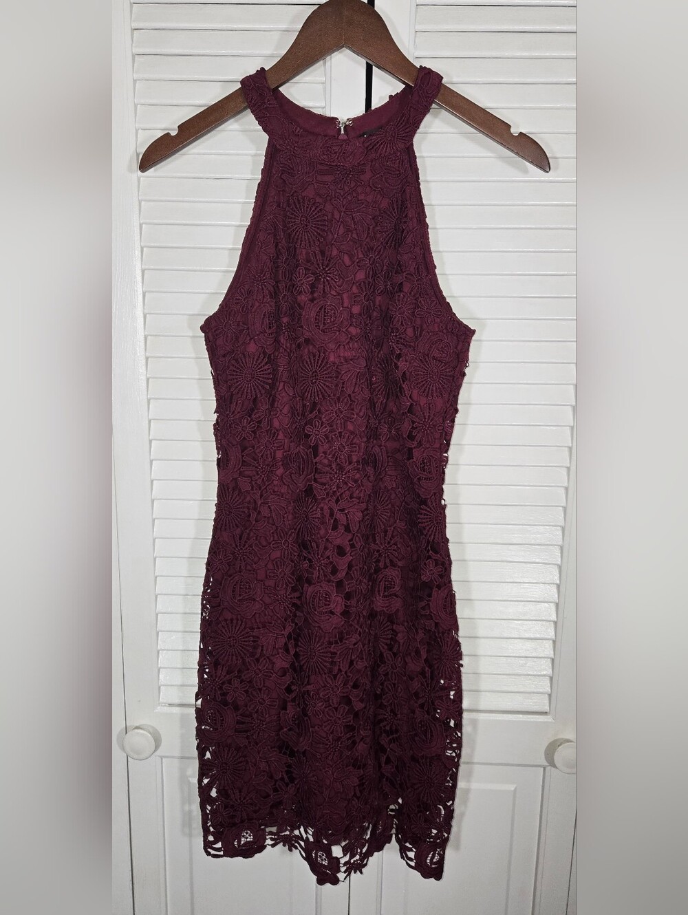 Lulus Love Poem Burgundy Lace Halter Scalloped Form Fitting Mini Sheath Dress M